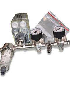 Pressure regulator with filter and manometric switch